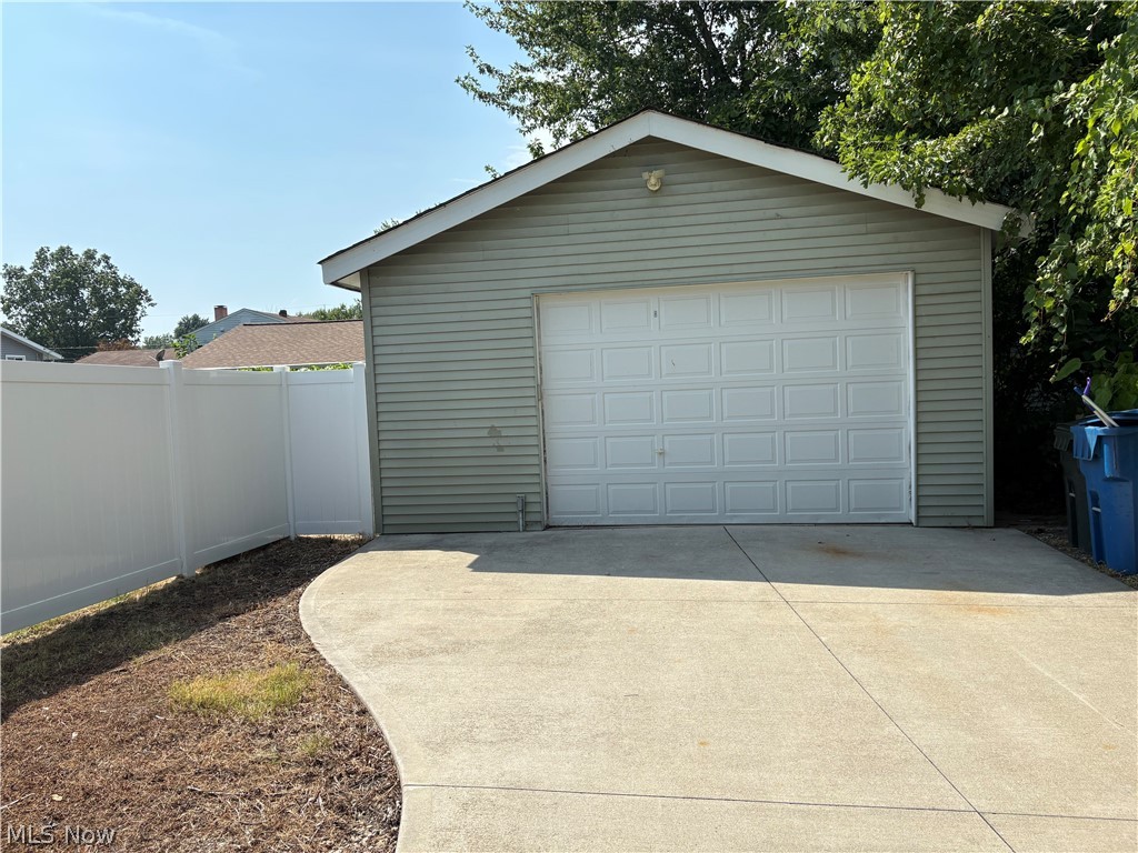 912 East Drive Sheffield Lake OH 44054