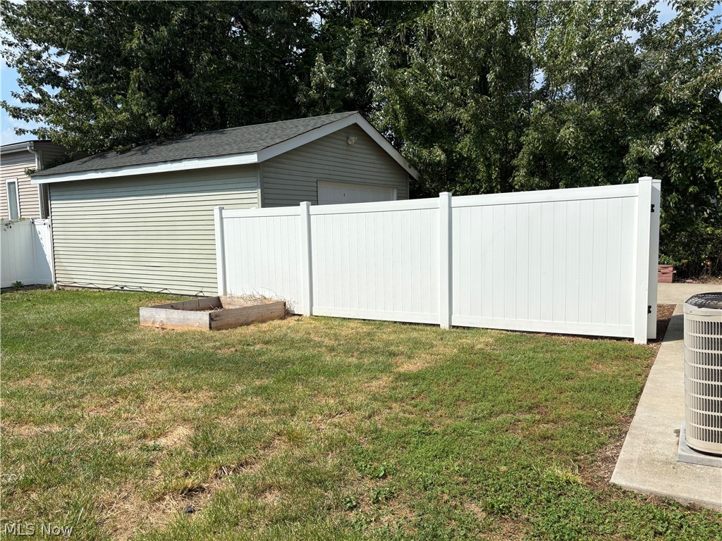 912 East Drive Sheffield Lake OH 44054