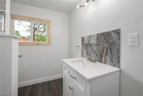 1266 E 102nd Street Cleveland OH 44108