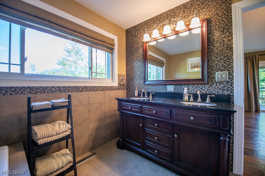 5234 Ribbon Road SW Bowerston OH 44695