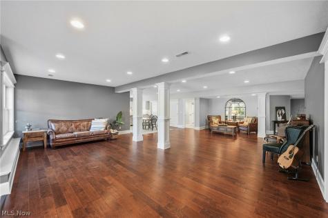 577 Lyonswood Drive Hinckley OH 44233