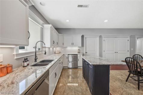 577 Lyonswood Drive Hinckley OH 44233