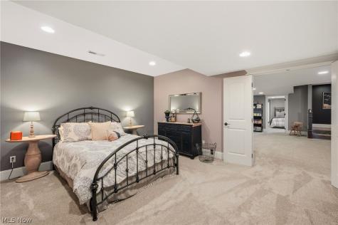 577 Lyonswood Drive Hinckley OH 44233