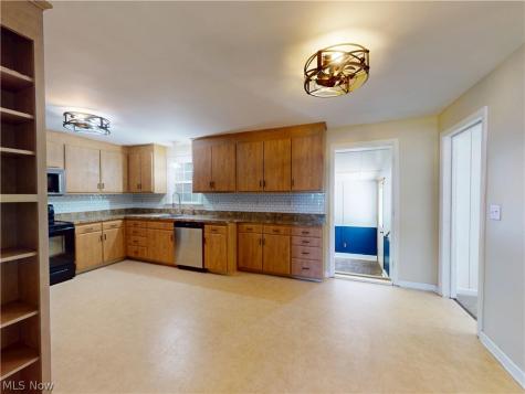 35952 Lakomis Drive Eastlake OH 44095
