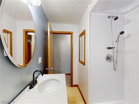 35952 Lakomis Drive Eastlake OH 44095