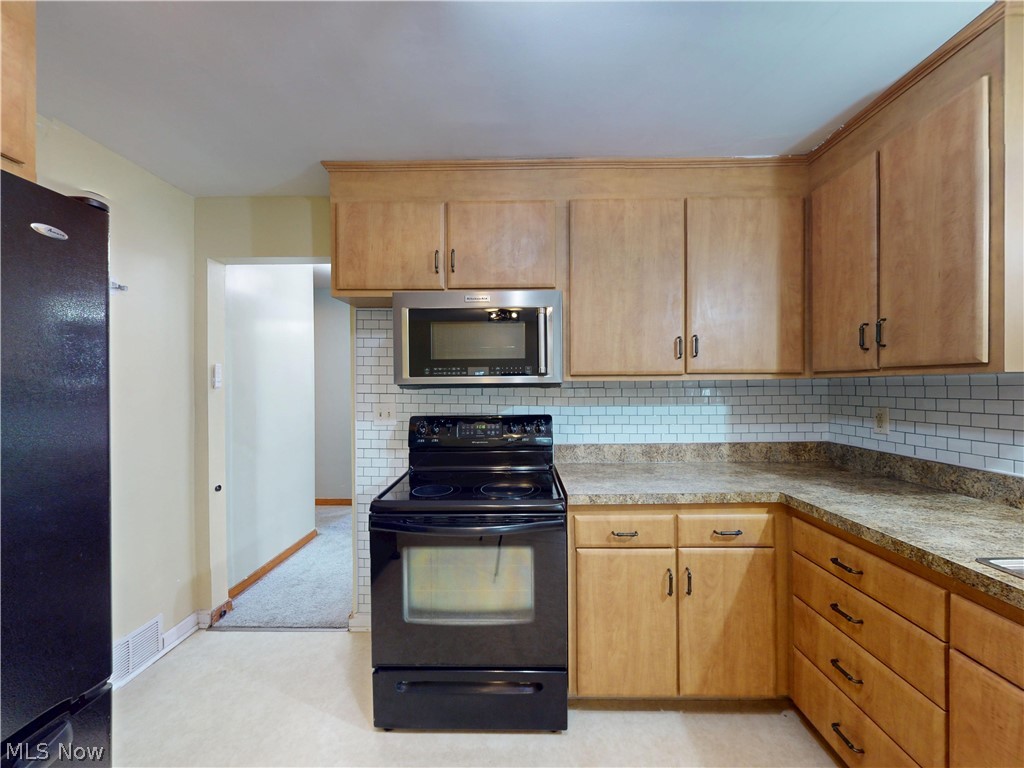 35952 Lakomis Drive Eastlake OH 44095