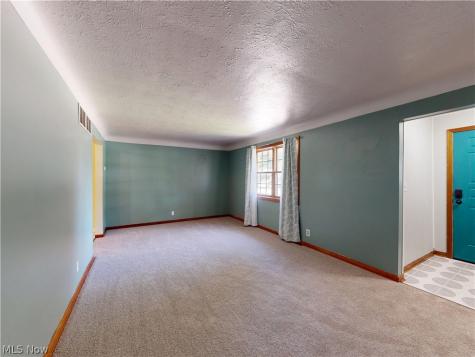 35952 Lakomis Drive Eastlake OH 44095