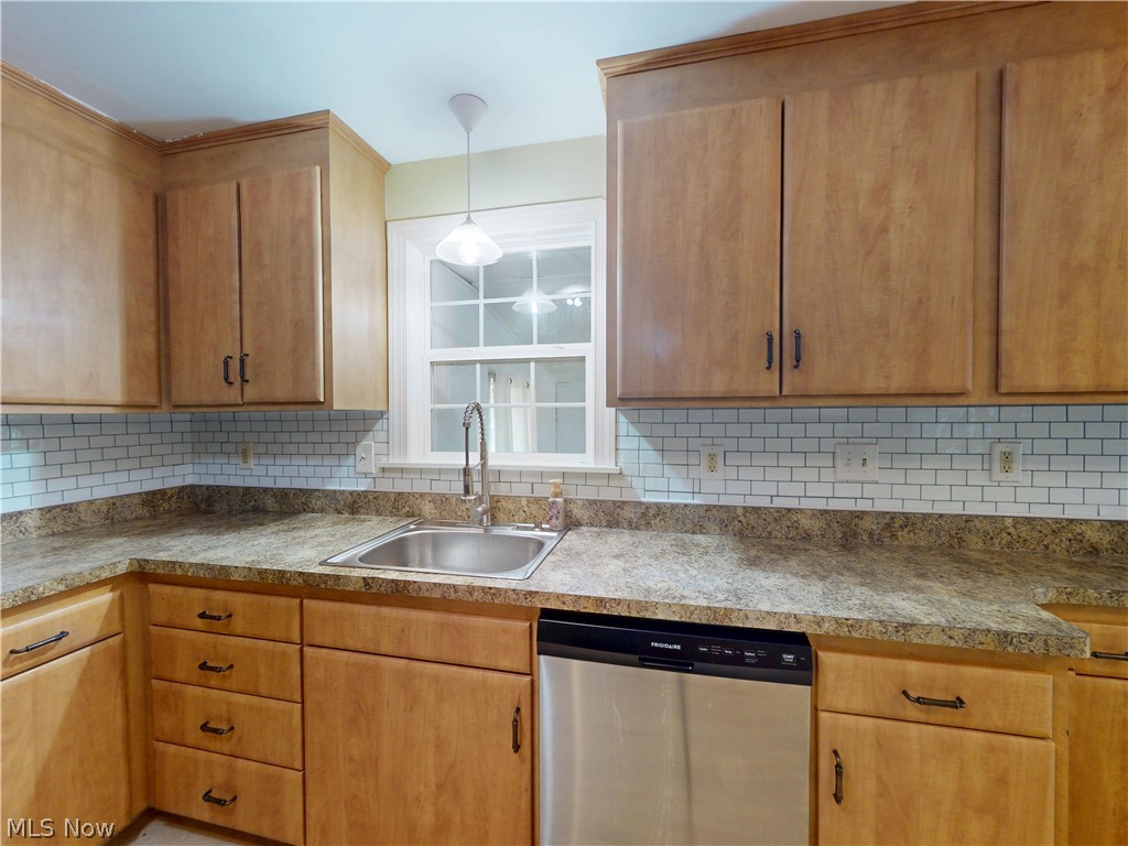 35952 Lakomis Drive Eastlake OH 44095