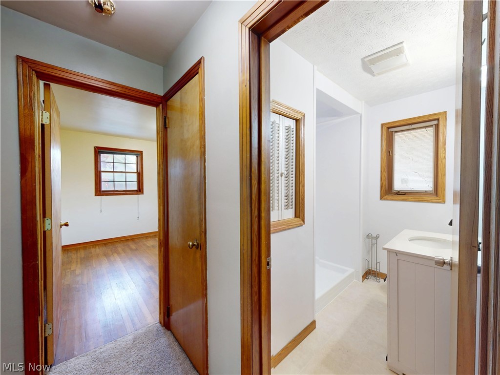 35952 Lakomis Drive Eastlake OH 44095
