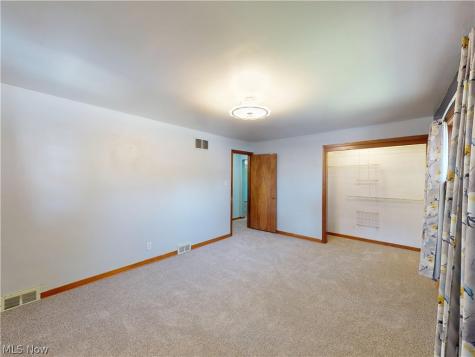 35952 Lakomis Drive Eastlake OH 44095