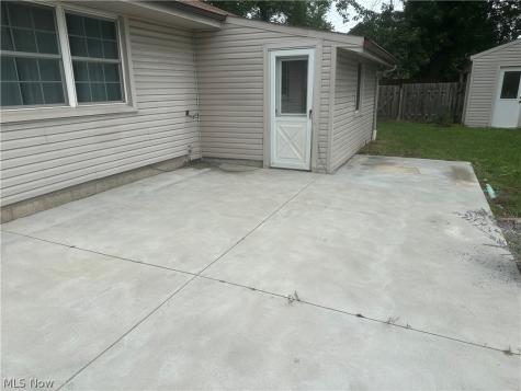 35952 Lakomis Drive Eastlake OH 44095