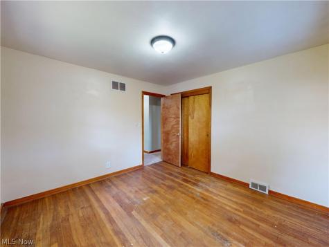 35952 Lakomis Drive Eastlake OH 44095