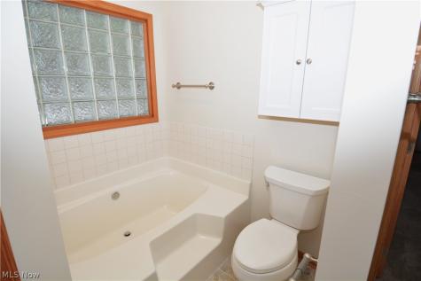 5301 Markwood Court Valley City OH 44280