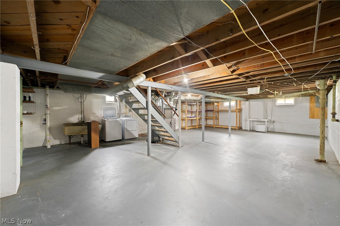 309 North Road SE Warren OH 44484