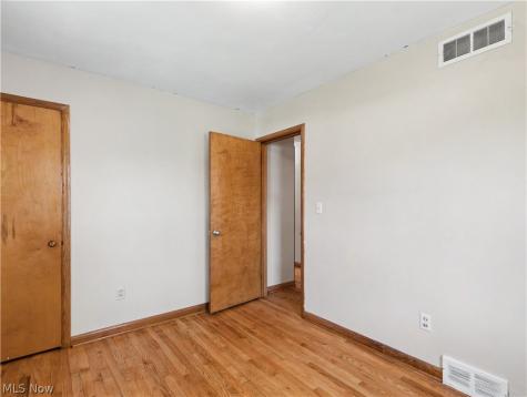 335 E Huston Street Barberton OH 44203