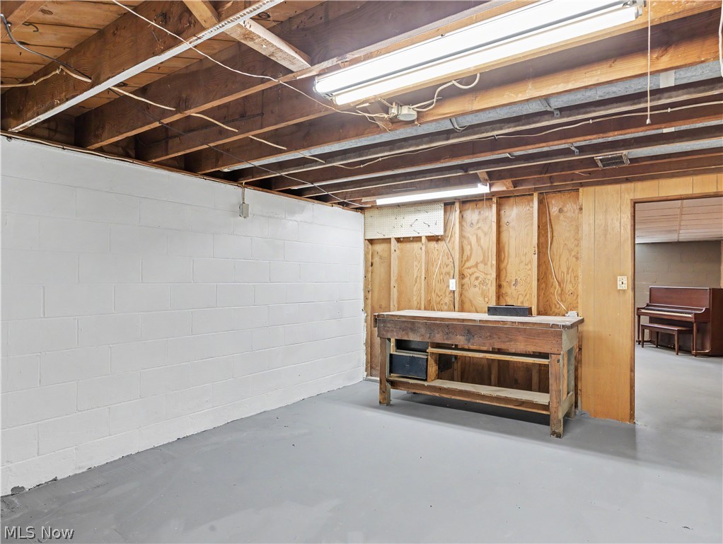 335 E Huston Street Barberton OH 44203