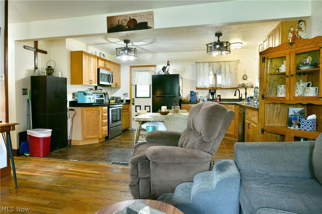 2130 Parkman Road NW Warren OH 44485