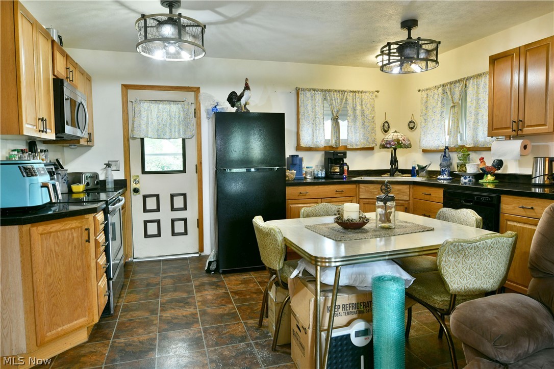 2130 Parkman Road NW Warren OH 44485
