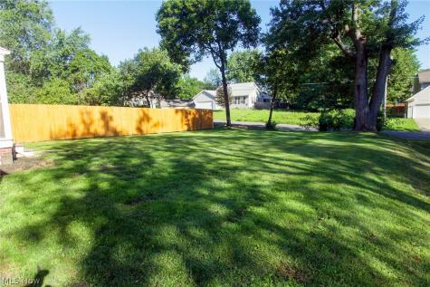 1207 Colonial Boulevard NE Canton OH 44714