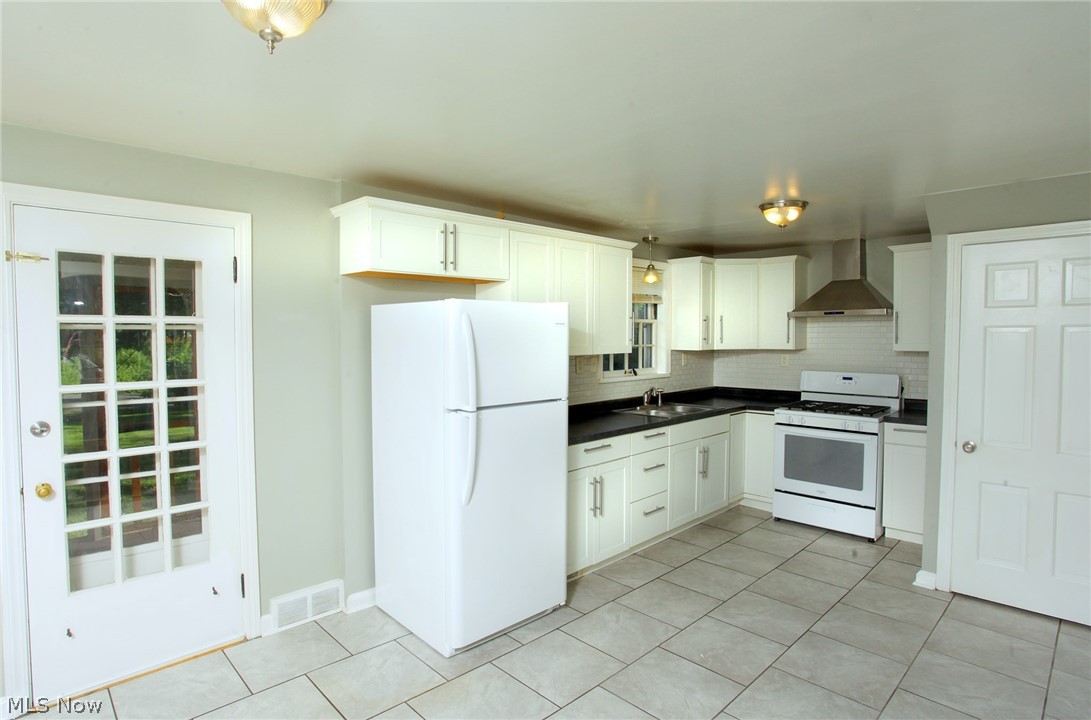 1207 Colonial Boulevard NE Canton OH 44714