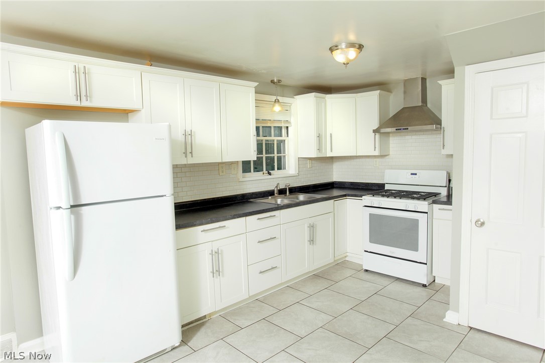 1207 Colonial Boulevard NE Canton OH 44714