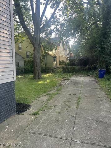 394 Cleveland Road Cleveland OH 44108