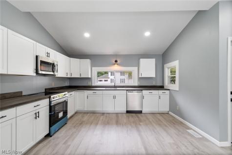 766 E Summit Alliance OH 44601