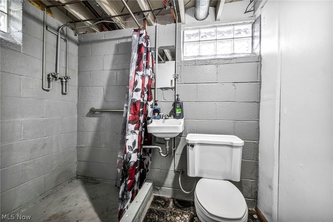 3323 Dellwood Drive Parma OH 44134