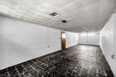 3323 Dellwood Drive Parma OH 44134
