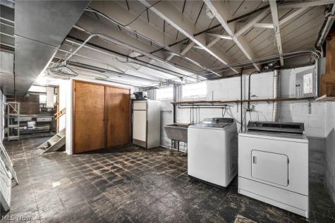 3323 Dellwood Drive Parma OH 44134