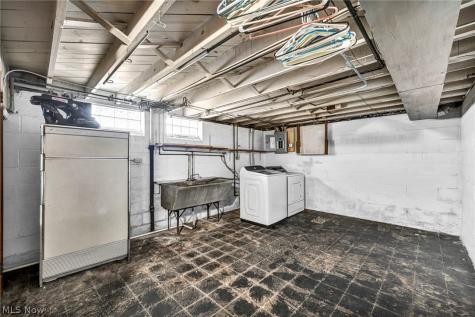 3323 Dellwood Drive Parma OH 44134