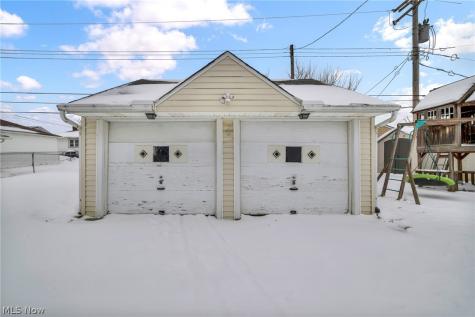3323 Dellwood Drive Parma OH 44134