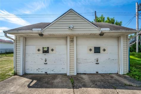 3323 Dellwood Drive Parma OH 44134