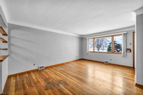3323 Dellwood Drive Parma OH 44134