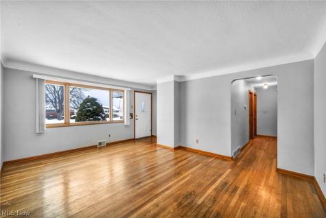 3323 Dellwood Drive Parma OH 44134