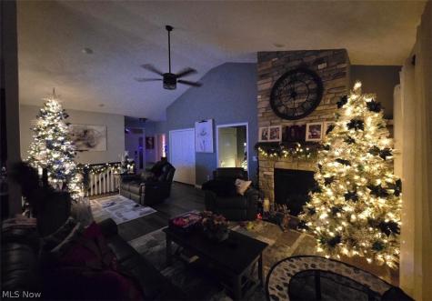 109 W Spring Drive Elyria OH 44035