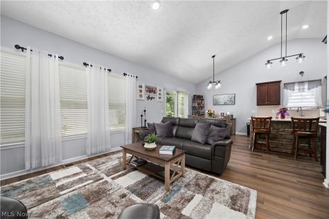 109 W Spring Drive Elyria OH 44035