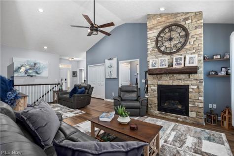 109 W Spring Drive Elyria OH 44035