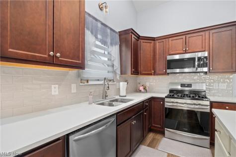 109 W Spring Drive Elyria OH 44035