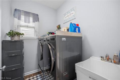 109 W Spring Drive Elyria OH 44035