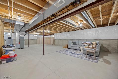 109 W Spring Drive Elyria OH 44035