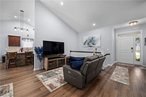 109 W Spring Drive Elyria OH 44035