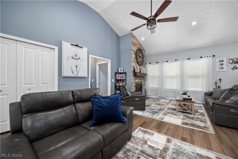 109 W Spring Drive Elyria OH 44035