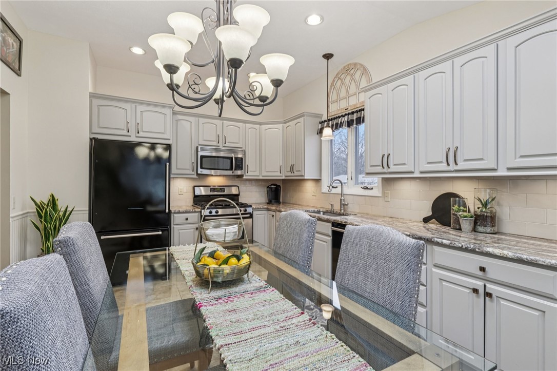 603 Davidson Drive Highland Heights OH 44143