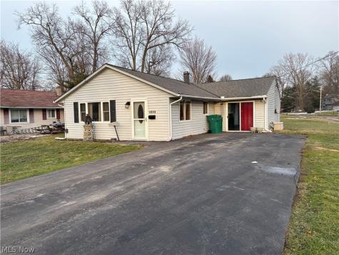 4865 Robinwood Drive Mentor OH 44060