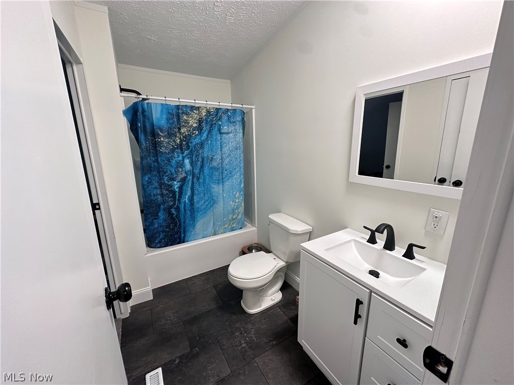 2525 Panther Drive NE New Lexington OH 43764
