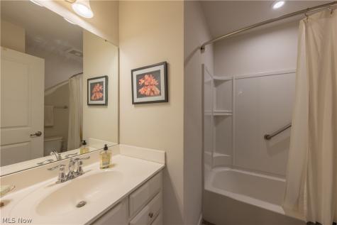 5211 Marrus Lane Richmond Heights OH 44143