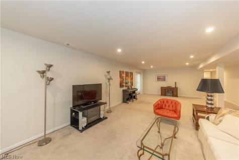 5211 Marrus Lane Richmond Heights OH 44143