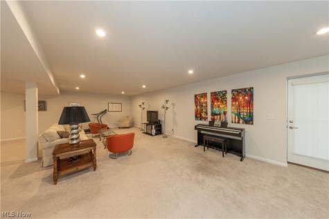 5211 Marrus Lane Richmond Heights OH 44143