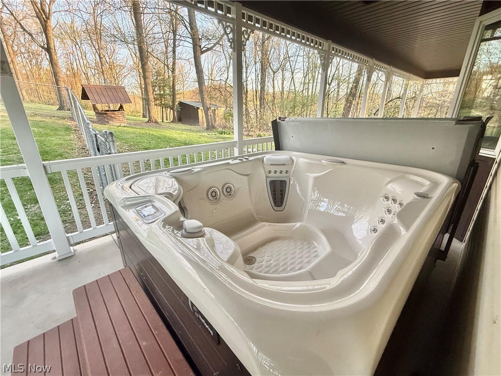 5042 Shawnee Drive Carrollton OH 44615